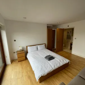 City Ensuite Sharing House City Airport Apartment